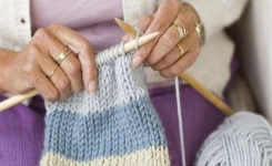 Tricoter est bon pour la santé mentale et physique… et la garde-robe