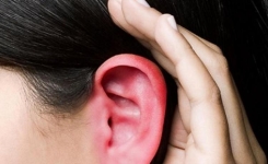 Savez-vous pourquoi votre oreille devient parfois rouge et chaude ?