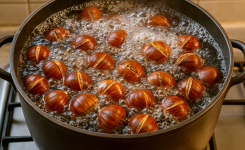 Châtaignes bouillies : la recette simple, rapide et savoureuse pour réussir leur cuisson à tous les coups Châtaignes bouillies : la recette simple, rapide et savoureuse pour réussir leur cuisson à tous les coups