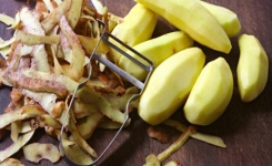 9 manières d’utiliser les pelures de pommes de terre. Vous ne voudrez plus les jeter !