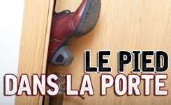 La technique du pied dans la porte : signe d’un manipulateur ?