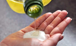 L’huile de ricin mélangé au bicarbonate de soude résout 22 problèmes de santé