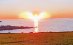 Un photographe amateur a capturé une photo d'un coucher de soleil prenant la forme d'un ange avec des ailes