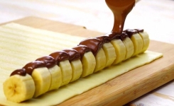 Rouleau de banane farci au chocolat