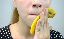 Voici ce qu'elle fait avec une peau de banane