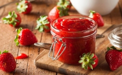 Confiture aux fraises sans sucre et sans pectine, une recette éclatante de saveur