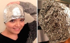 Elle enroule ses cheveux dans du papier d’aluminium avec ce mélange. Regardez ce qu’il se passe!