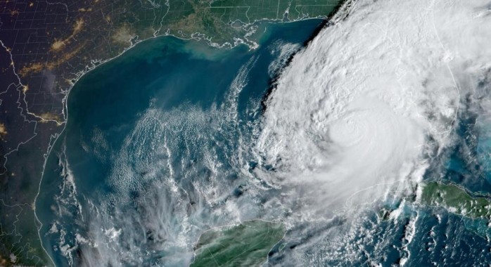 ouragan Milton alors qu'il s'approche de la côte ouest de la Floride